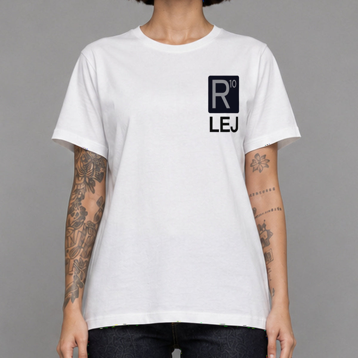 MONORETRO R10 LEJ Heritage Tube Knit T-Shirt in white — worn by female model, front detail